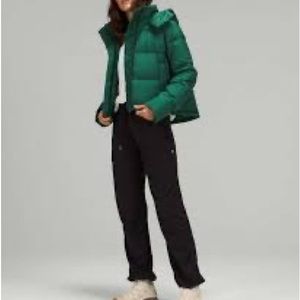Lululemon cropped puffer coat, everglade green, size 0. Excellent condition.
